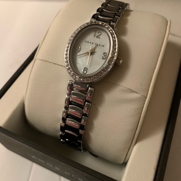Anne Klein New Old Stock 90’s Ladies Wristwatch Vintage Watch needs battery. main image 4